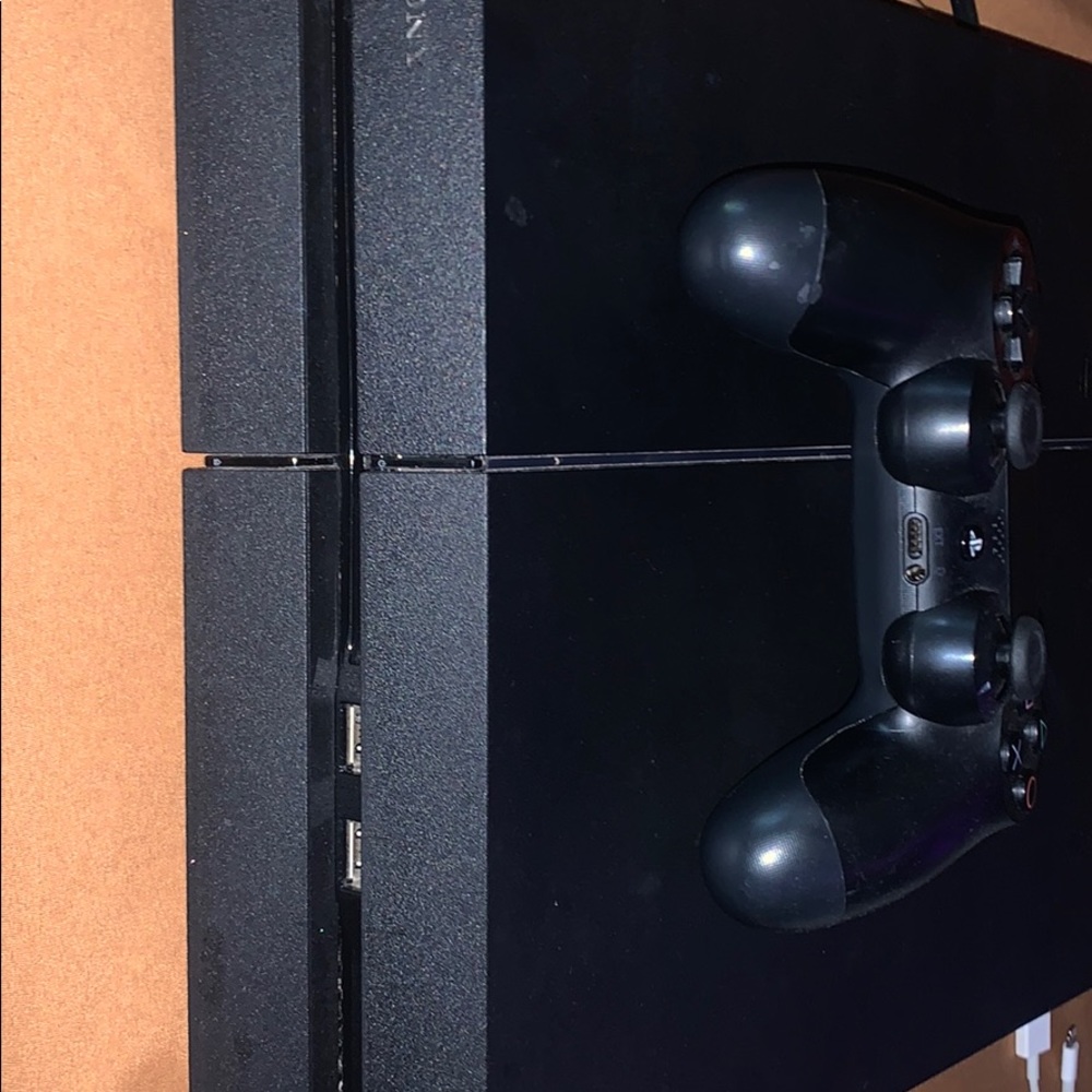 Ps4 and controller - Picture 2 of 4